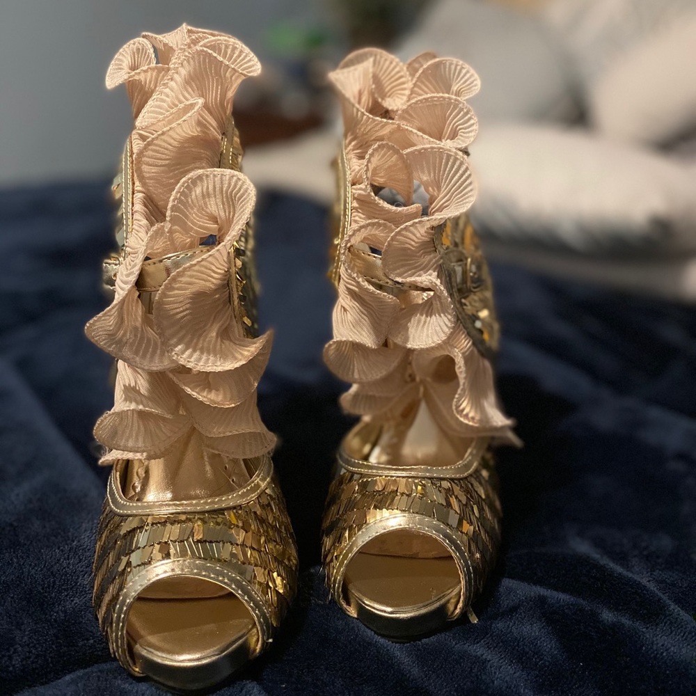 Wild Rose Gold Ruffle Peep Toe Heels - Picture 3 of 7